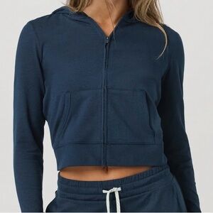 Vuori Halo Mini FZ Hoodie Blue Coast Heather size Medium.